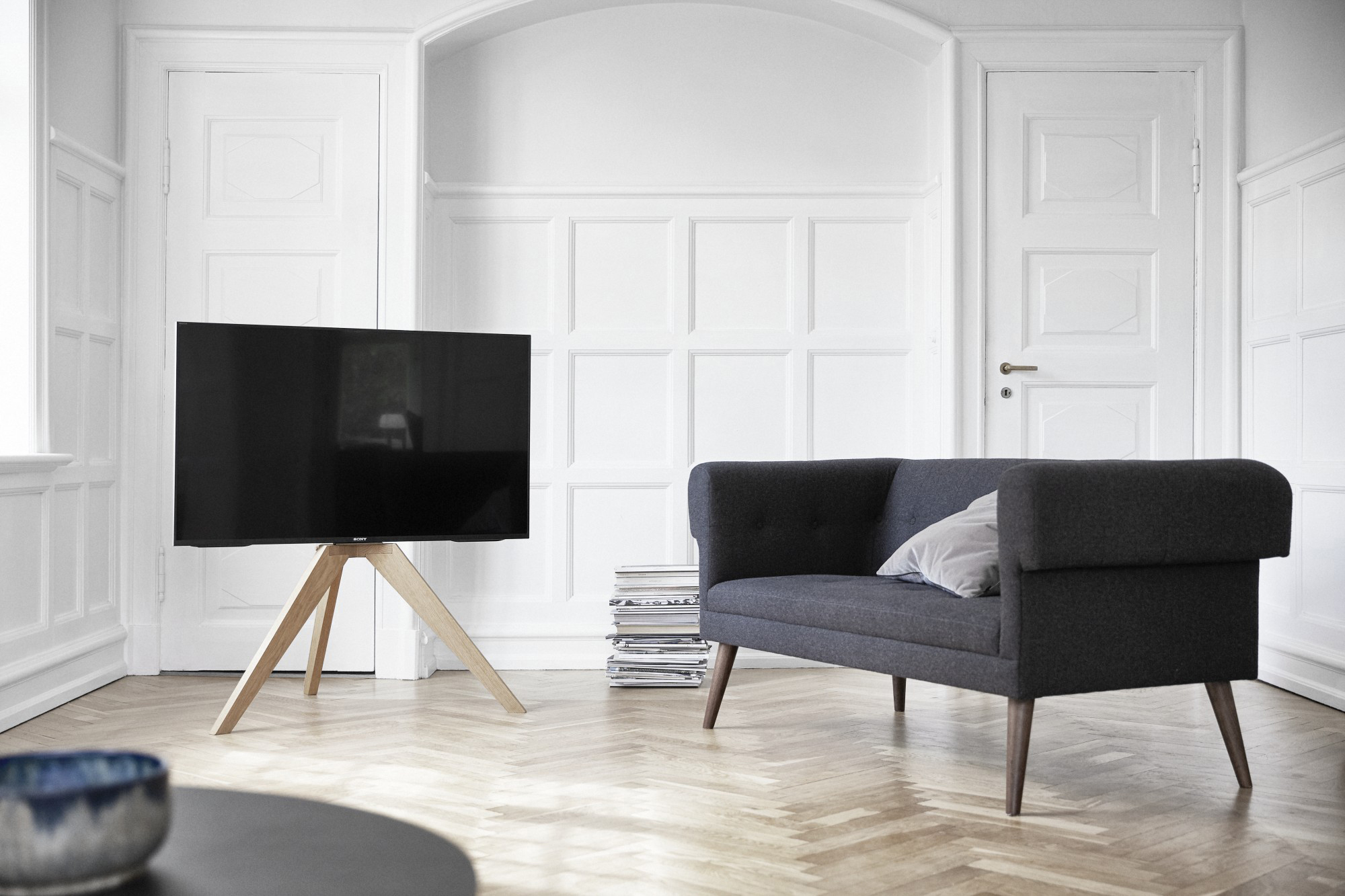VOGEL´S Vogel's NEXT OP1 Standfuß für 117-178 cm (46-70 Zoll) Fernseher, max. 40 kg, Vesa max. 400 x 400 Standfuß, max. 70 Zoll, Eiche Hell