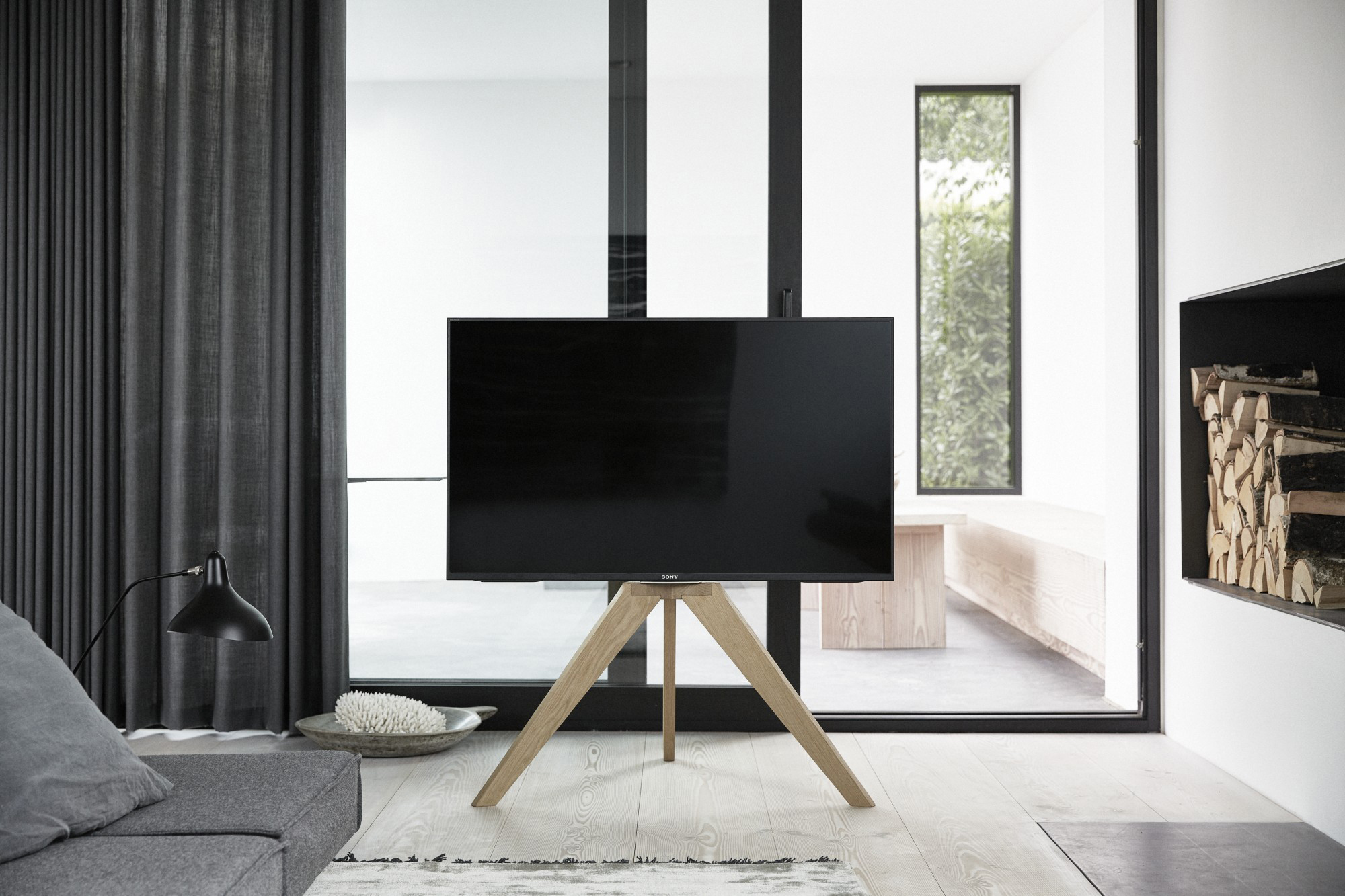 VOGEL´S Vogel's NEXT OP1 Standfuß für 117-178 cm (46-70 Zoll) Fernseher, max. 40 kg, Vesa max. 400 x 400 Standfuß, max. 70 Zoll, Eiche Hell