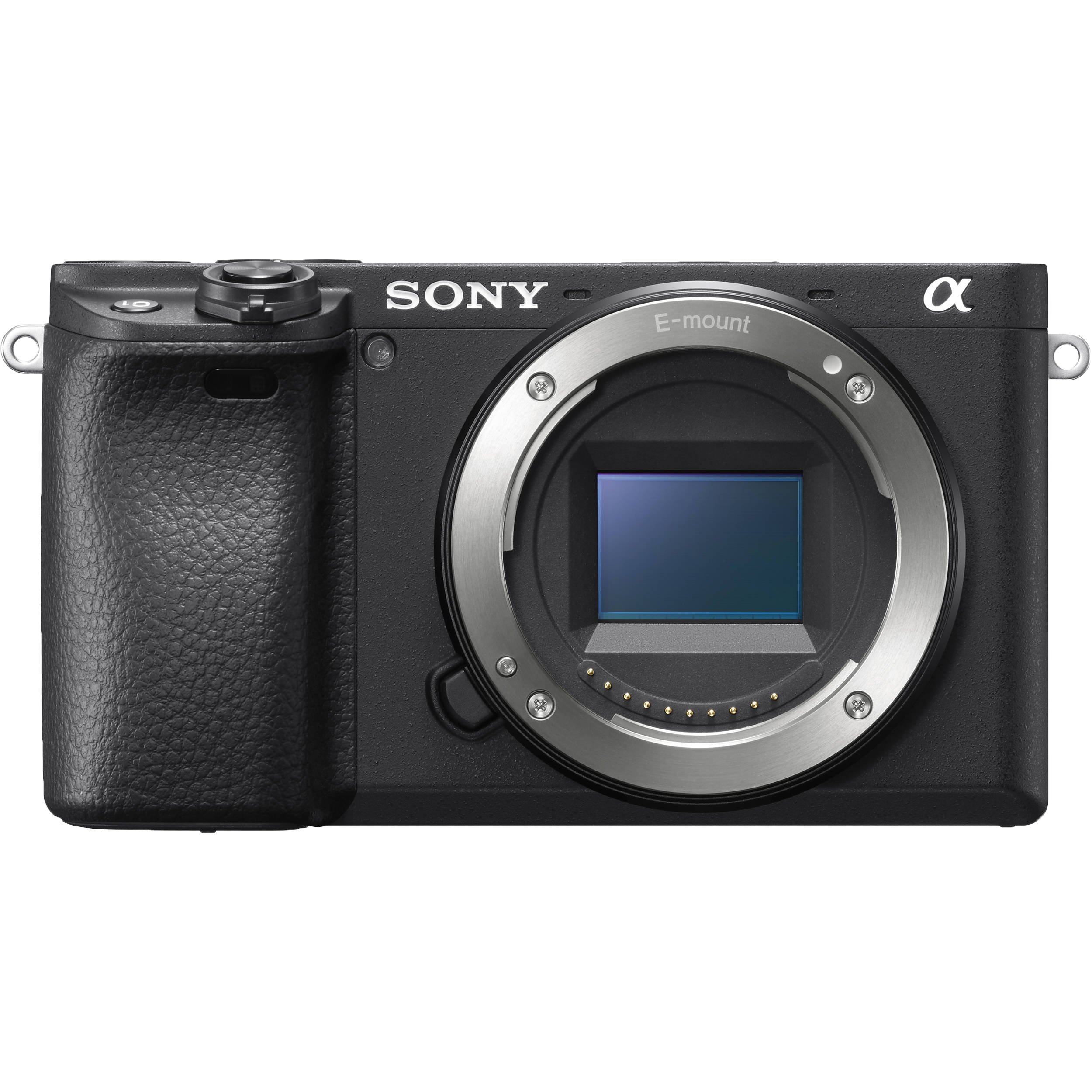 Schwarze Sony Kamera. Vorderansicht der Kamera mit Objektiv und blauem Sensor. Schwarzer Hintergrund.