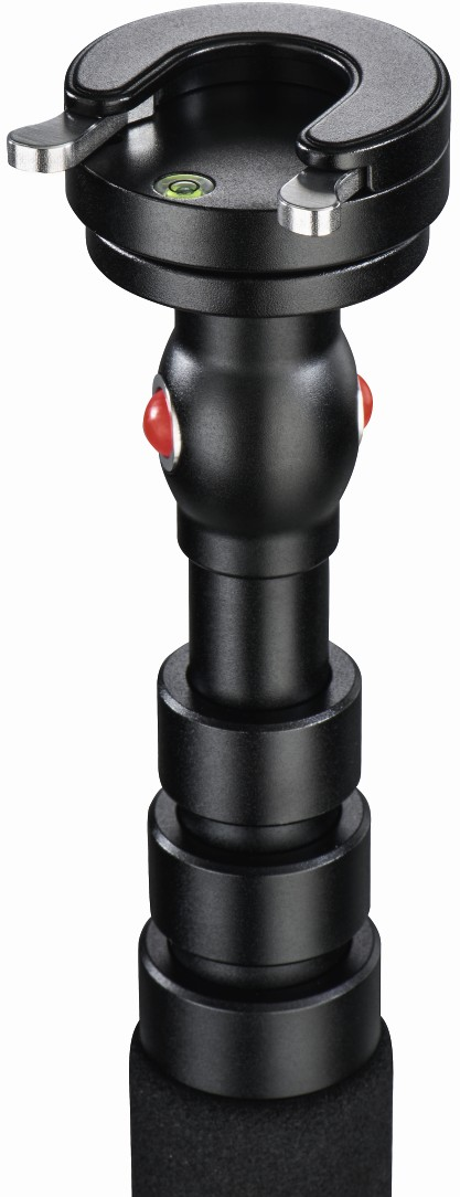 Tête de trépied de caméra noire avec des boutons de réglage et un niveau à bulle, en gros plan.