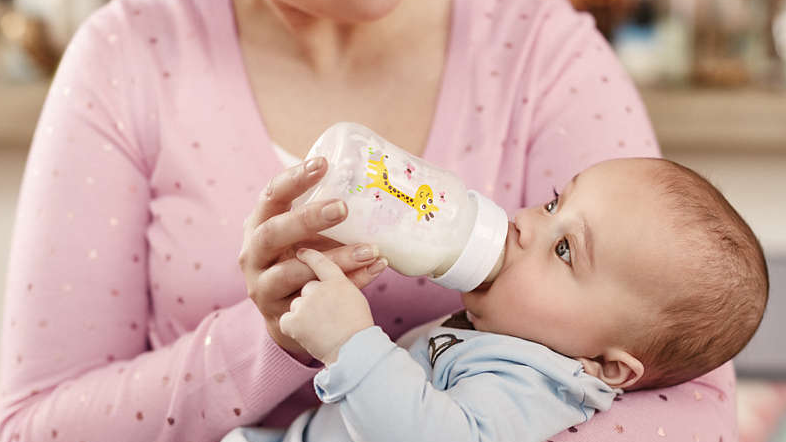 PHILIPS AVENT SCF821/12 Anti - Colic cumisüveg, 260 ml, zsiráf
