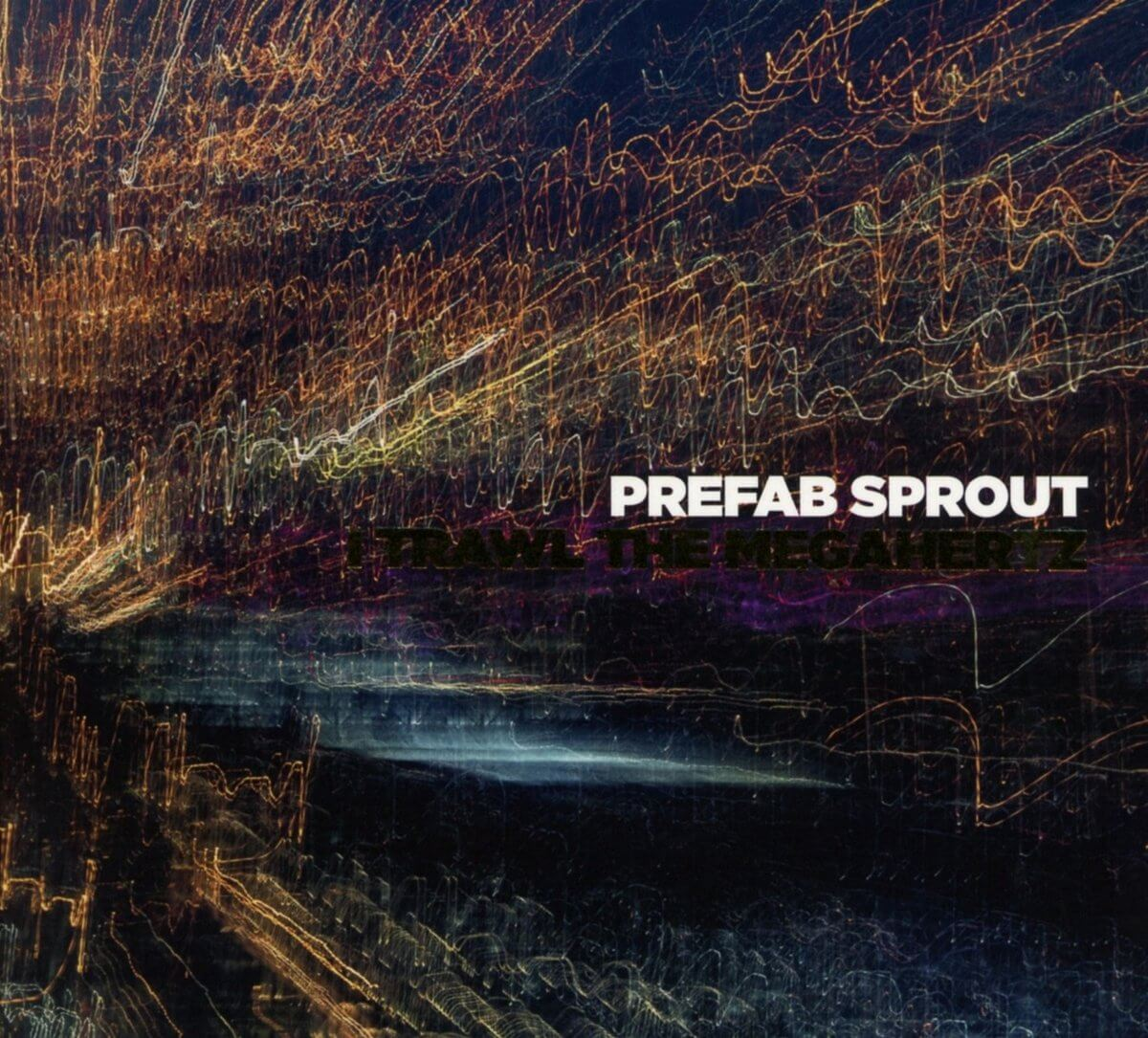 Pochette d'album avec un fond sombre et des traînées de lumière. Le nom du groupe est en haut.