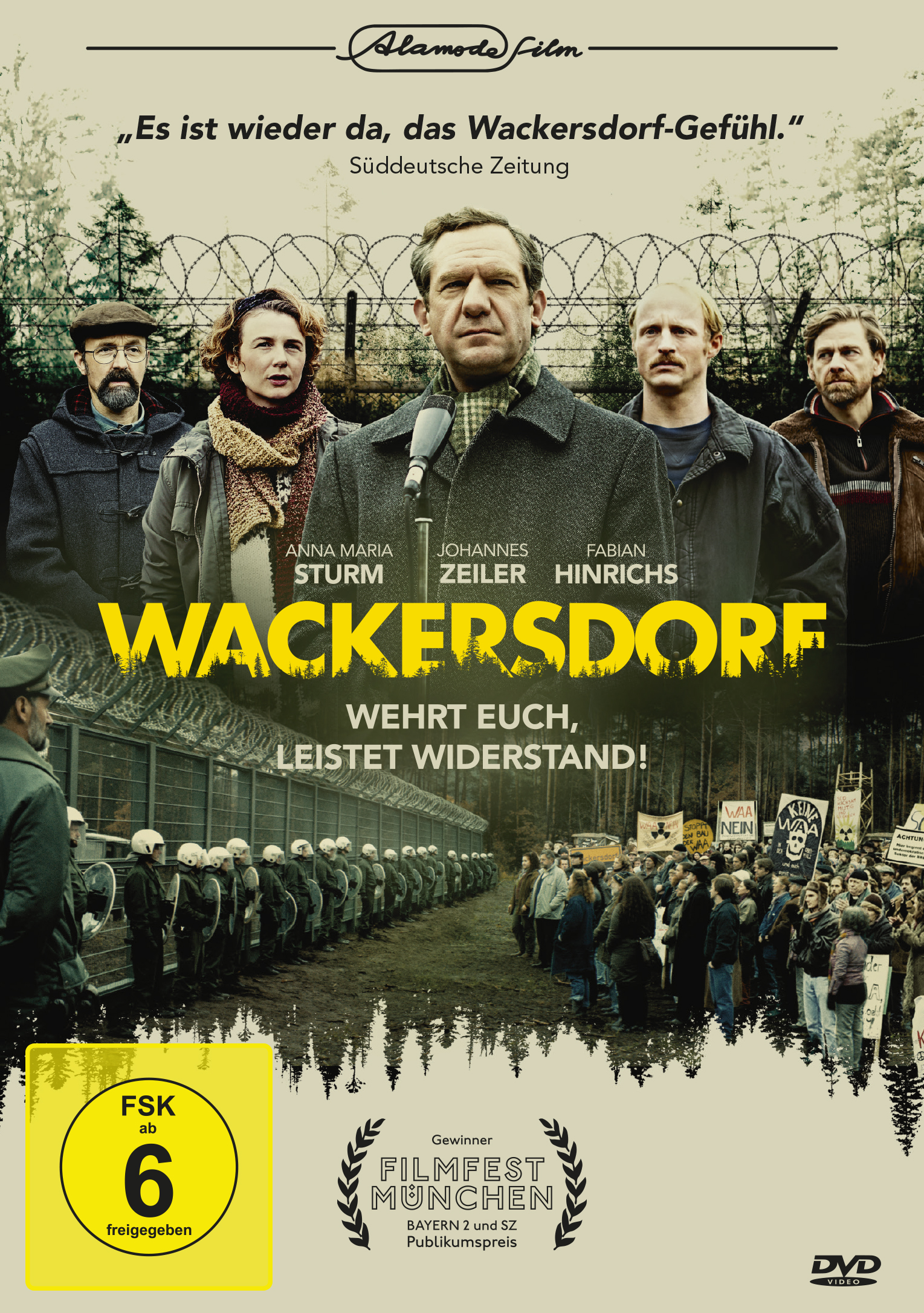 DVD-Cover des Films 'Wackersdorf' mit einer Personengruppe und einer Protestszene mit Stacheldraht.