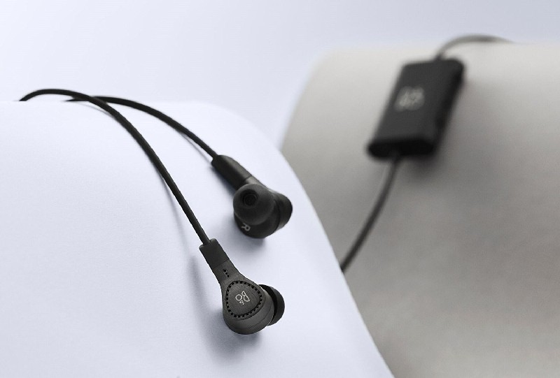 Auriculares de botón - B&O Play E4, Cancelación de ruido, Negro