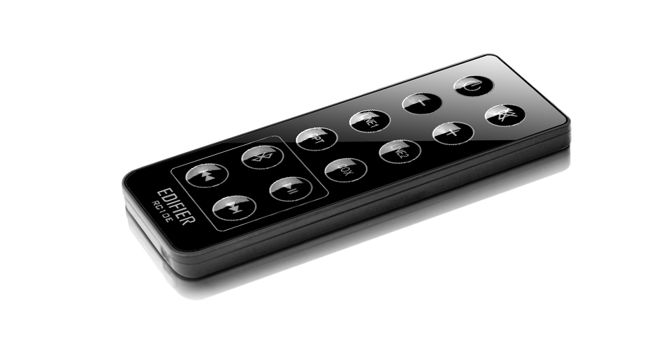 Schwarze Edifier-Fernbedienung mit mehreren Tasten zur Audiosteuerung auf weißer Oberfläche.