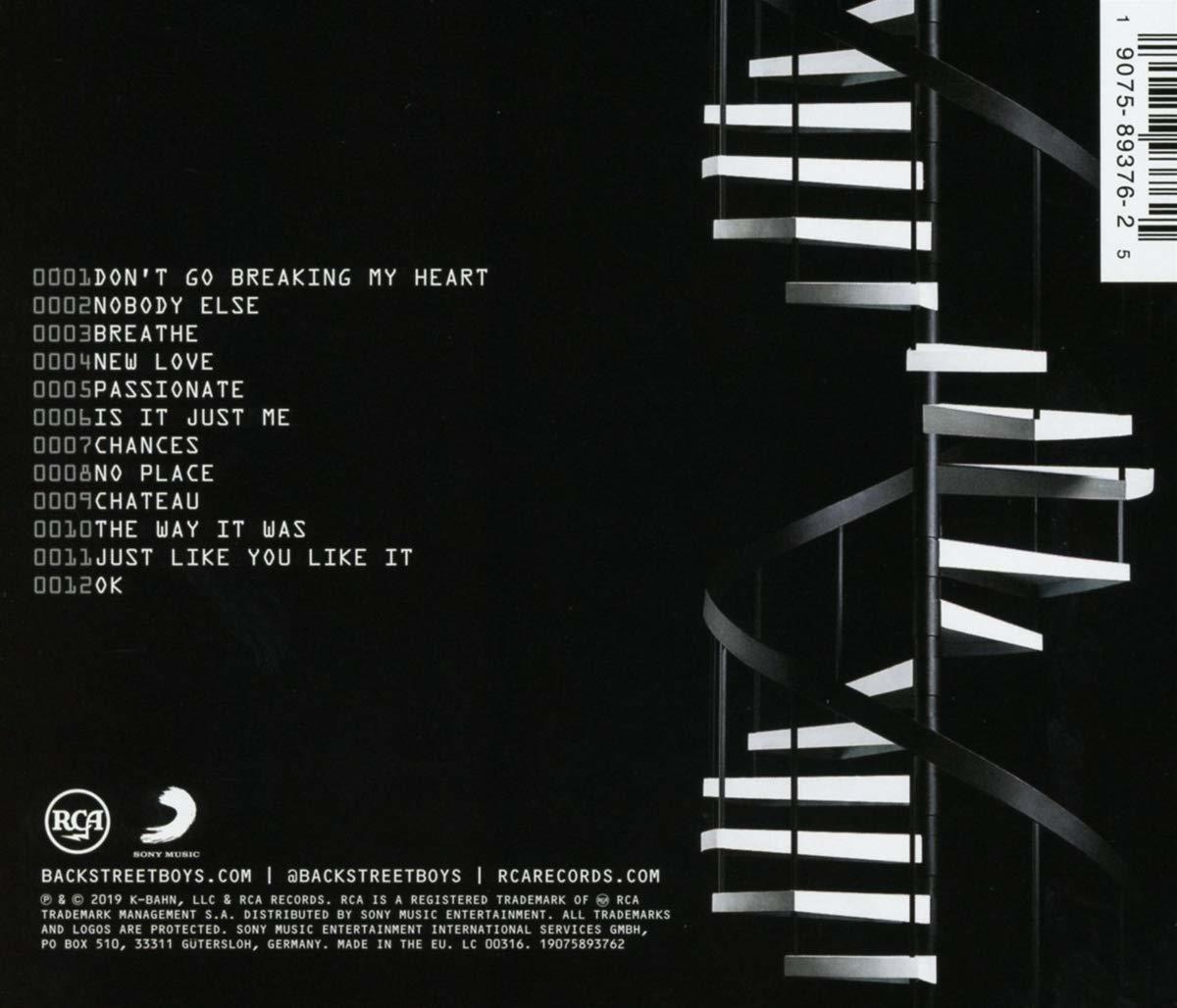 Schwarz-weiß CD-Cover mit Songtiteln und einem Wendeltreppen-Design auf der rechten Seite.