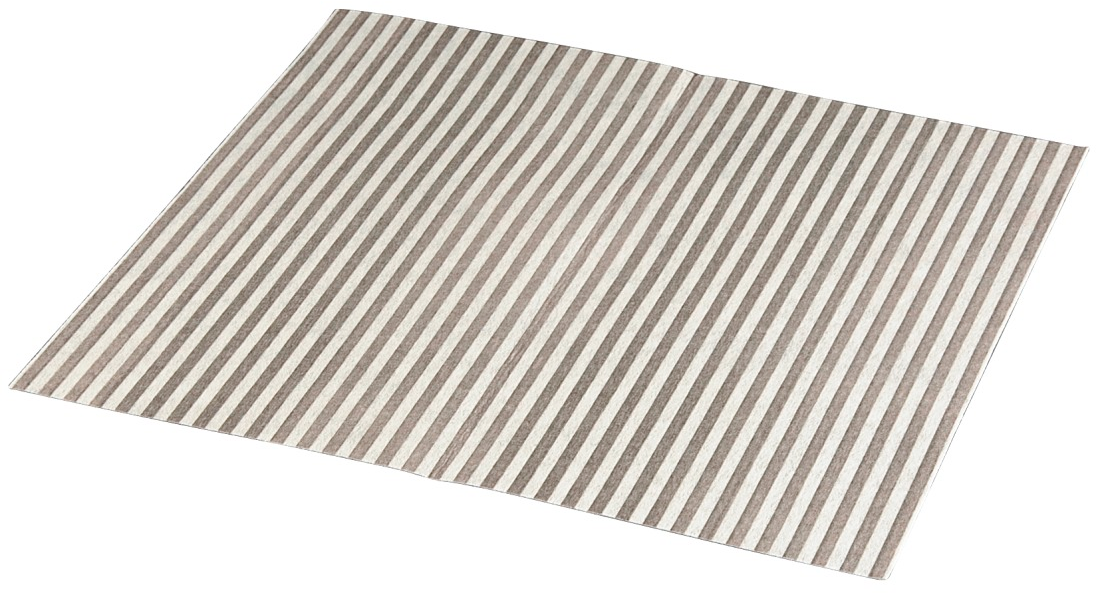 Une feuille de papier rayée grise et blanche, en biais, sur fond blanc.