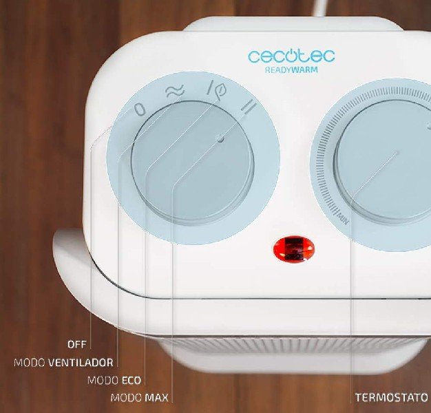 Calentador Cecotec ReadyWarm blanco y azul claro con diales de control y luz roja.