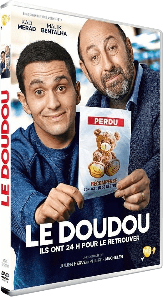 DVD-hoes met twee mannen die een bord met een verloren teddybeer vasthouden. Titel: 'Le Doudou'.
