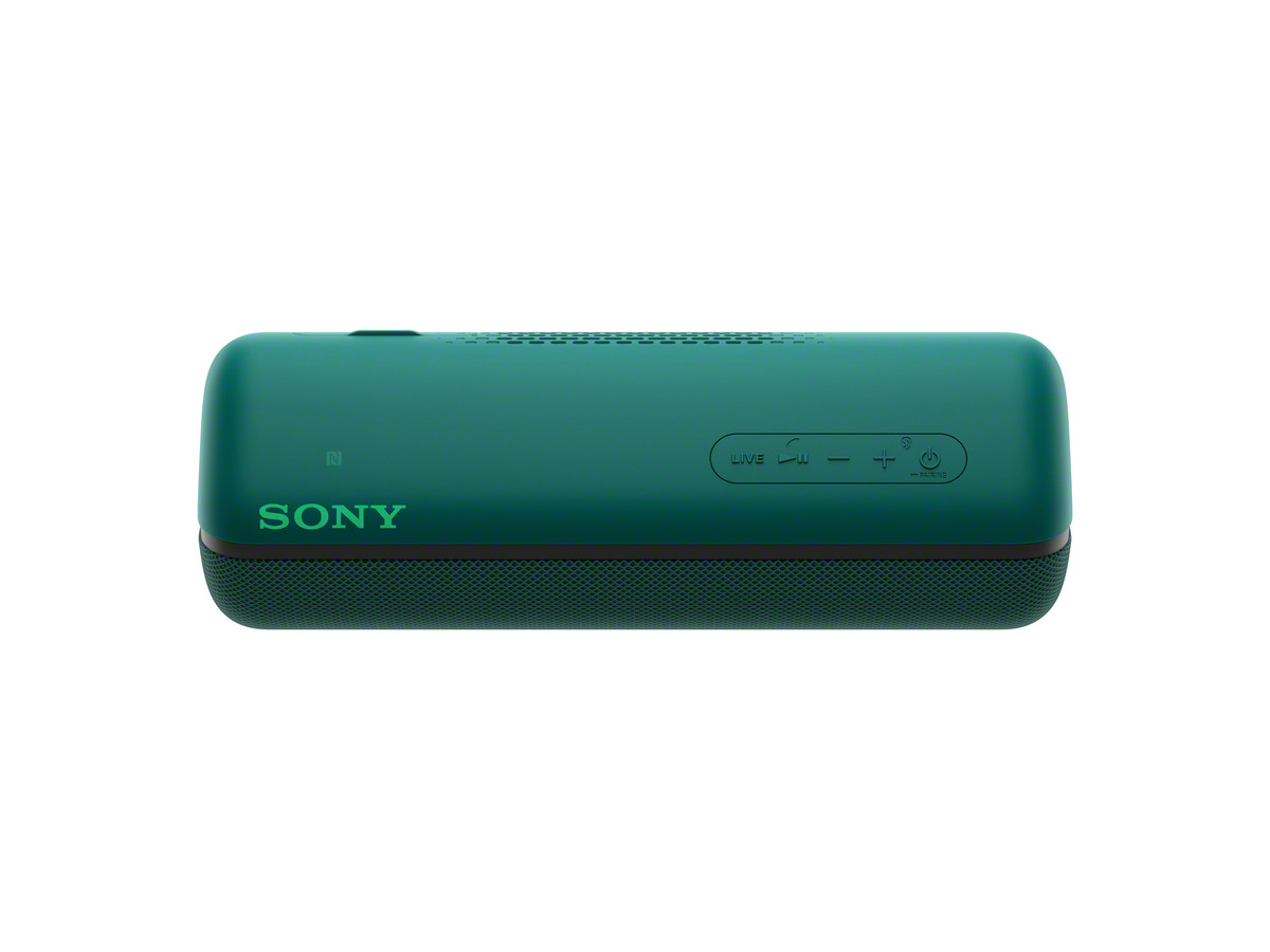 Ein grüner tragbarer Sony-Lautsprecher. Er hat Knöpfe und einen mit Mesh bedeckten Boden. Das Sony-Logo ist sichtbar.