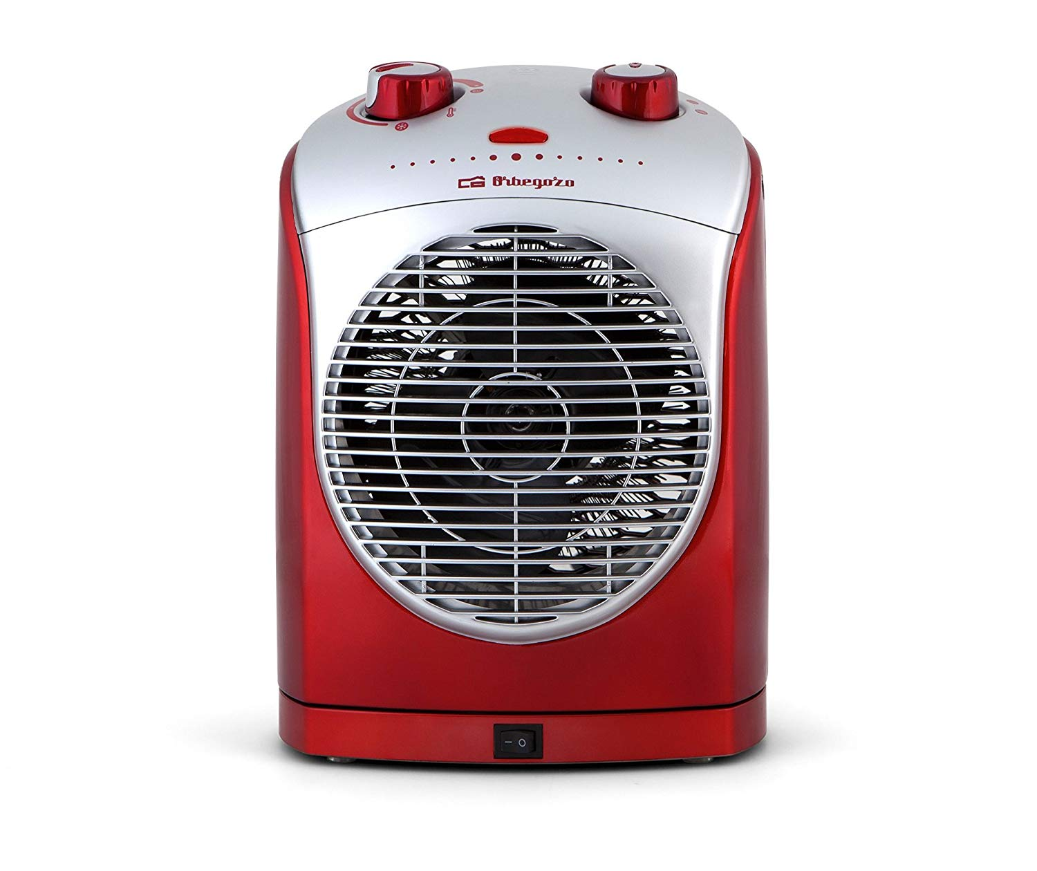 Calentador de ventilador eléctrico rojo y plateado. Controles en la parte superior.
