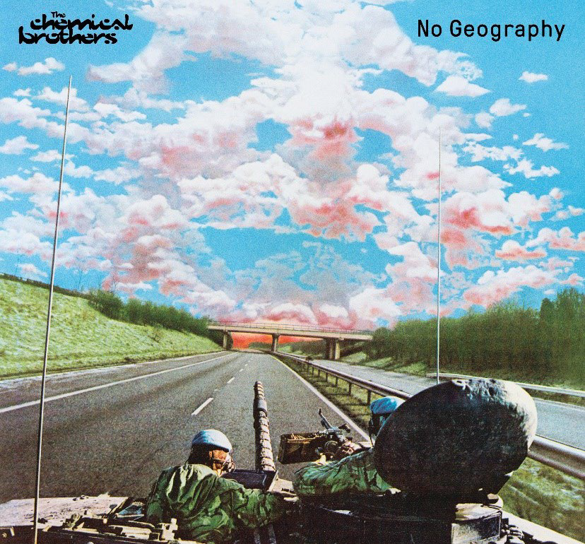 Tank az úton, két katona, felhős égbolt, The Chemical Brothers logó, No Geography cím.