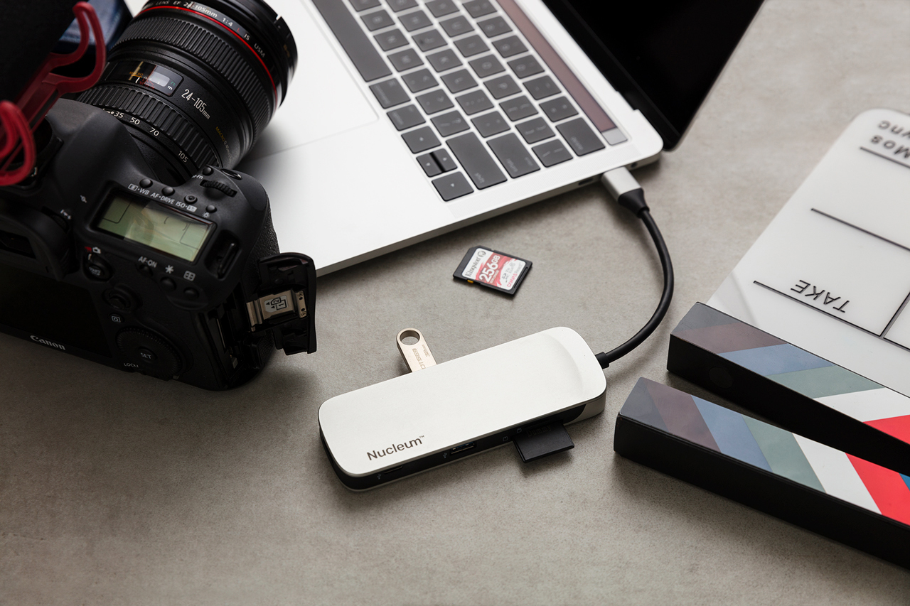 KINGSTON Nucleum USB-C Hub, Schwarz/Weiß