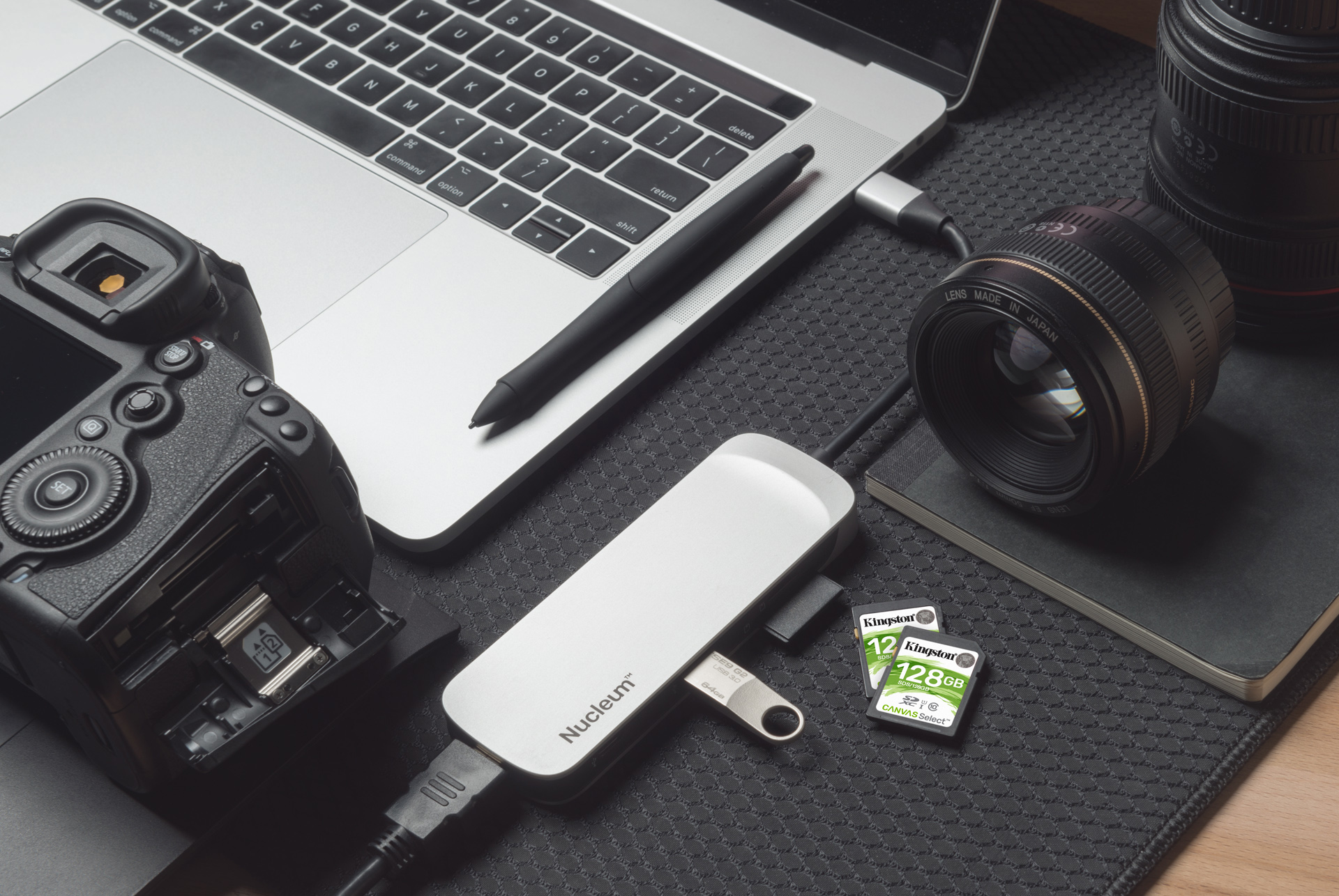 KINGSTON Nucleum USB-C Hub, Schwarz/Weiß