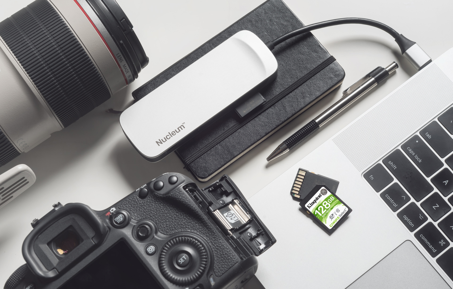 KINGSTON Nucleum USB-C Hub, Schwarz/Weiß