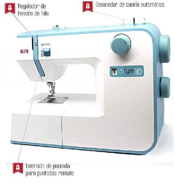 Una máquina de coser blanca y azul con texto 'ALFA' y 'T Style30', con etiquetas.