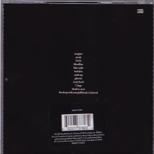 Pochette de CD noire avec liste des titres et informations sur l'artiste.