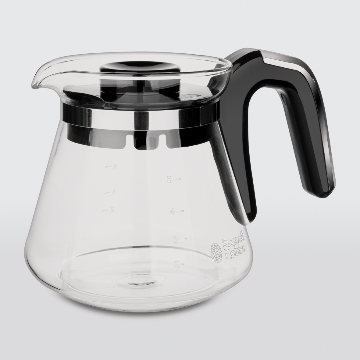 Glaskaraffe für eine Kaffeemaschine. Sie hat einen schwarzen Griff. Weißer Hintergrund.