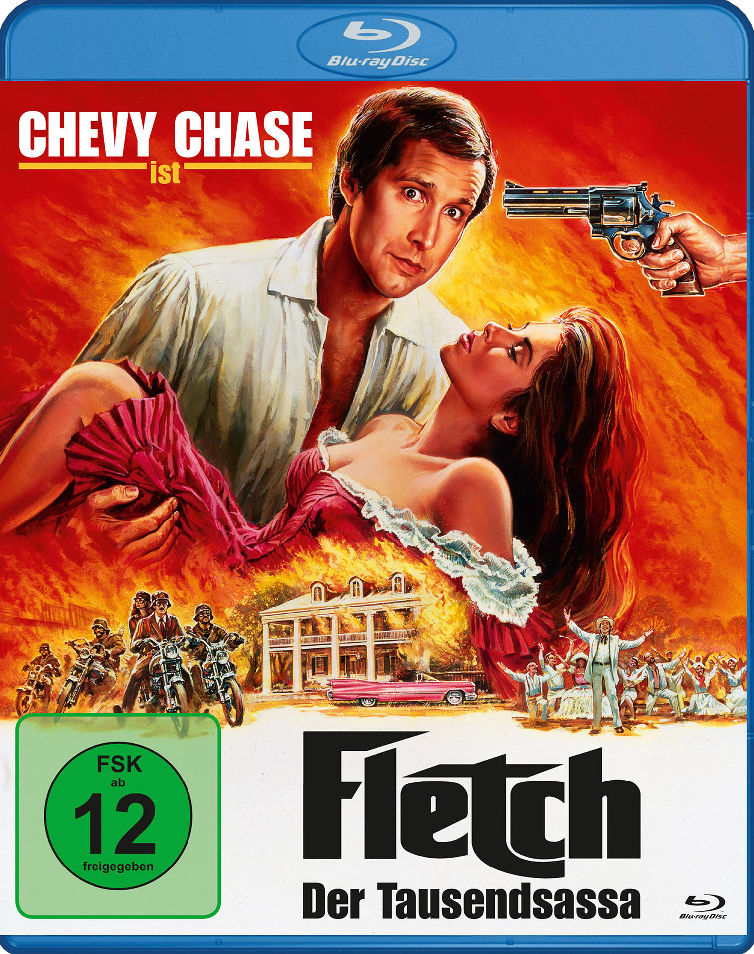 Filmtitel: Chevy Chase und eine Frau, eine Waffe auf sie gerichtet und eine Gruppe von Leuten.