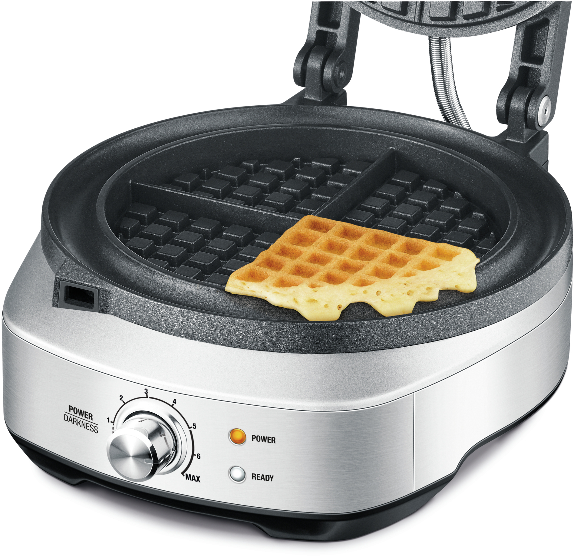Waffeleisen mit einem gekochten Waffel drin. Silbernes Äußeres und Bedienelemente.