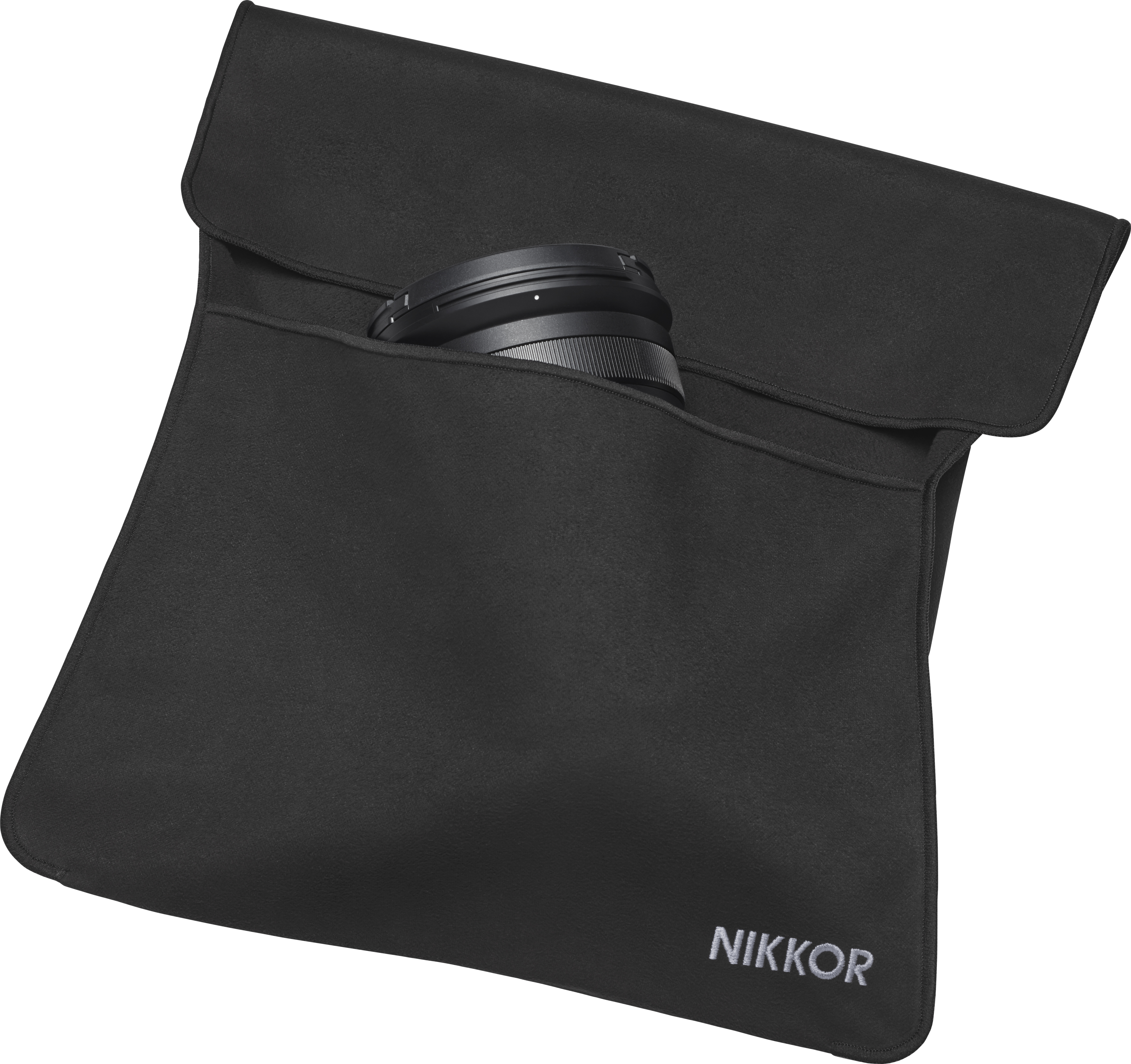 Pochette d'objectif Nikon noire avec un objectif partiellement visible. Texte blanc "NIKKOR" en façade.