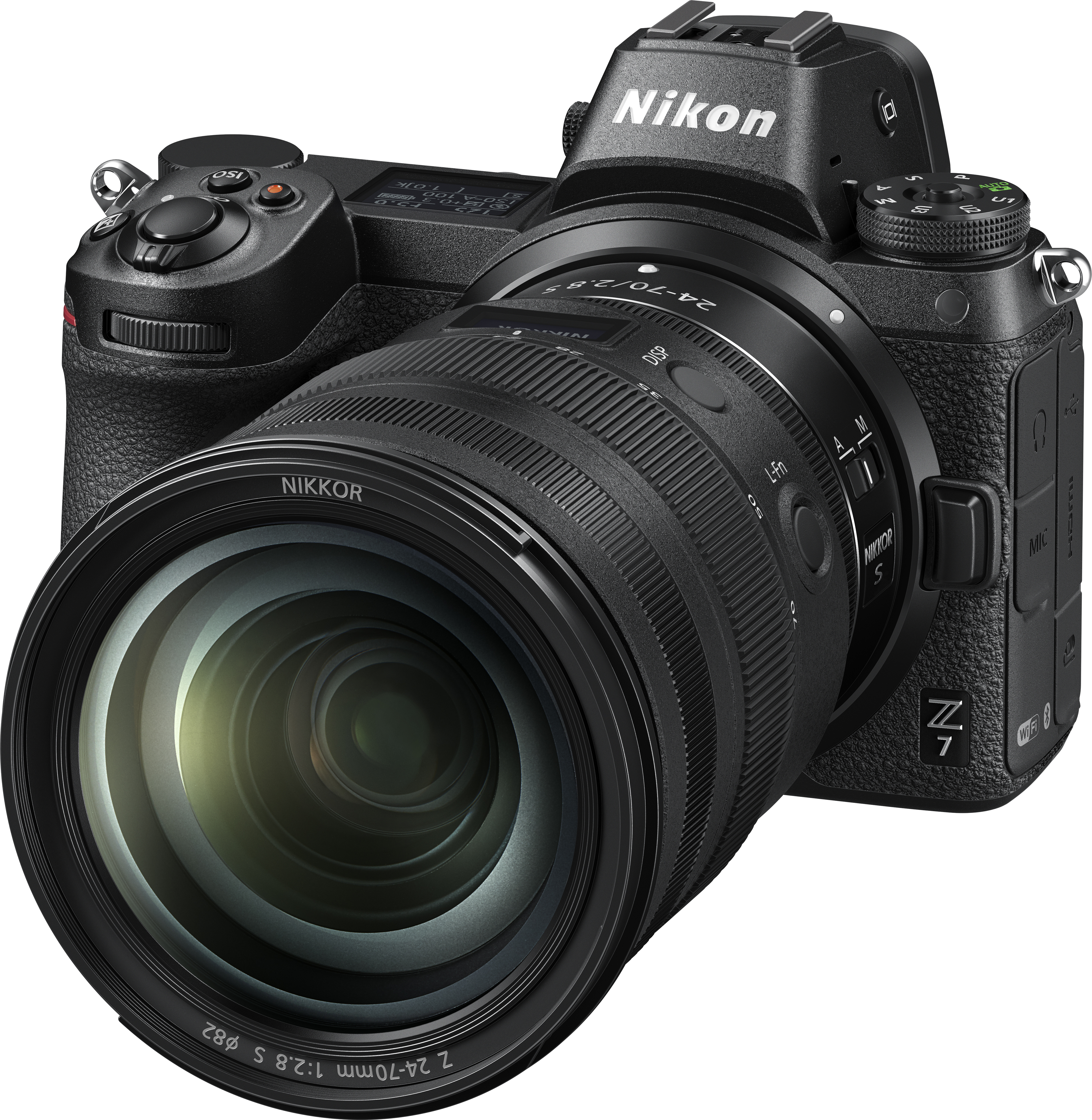 Un appareil photo Nikon noir avec un grand objectif. L'objectif est mis au point. L'appareil photo est sur fond blanc.