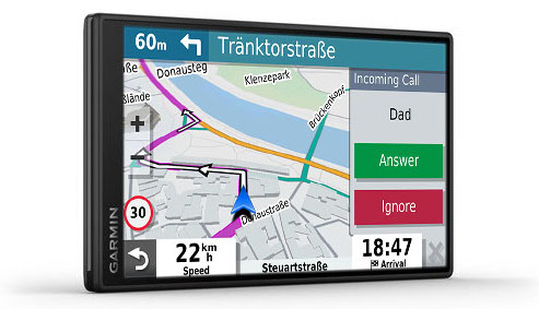 Appareil GPS Garmin affichant une carte avec itinéraire et appel entrant de « Papa ». Interface tactile, cadre noir.