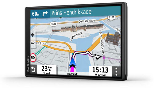 L'écran d'un appareil GPS affiche une carte avec un itinéraire en blanc et une flèche bleue.