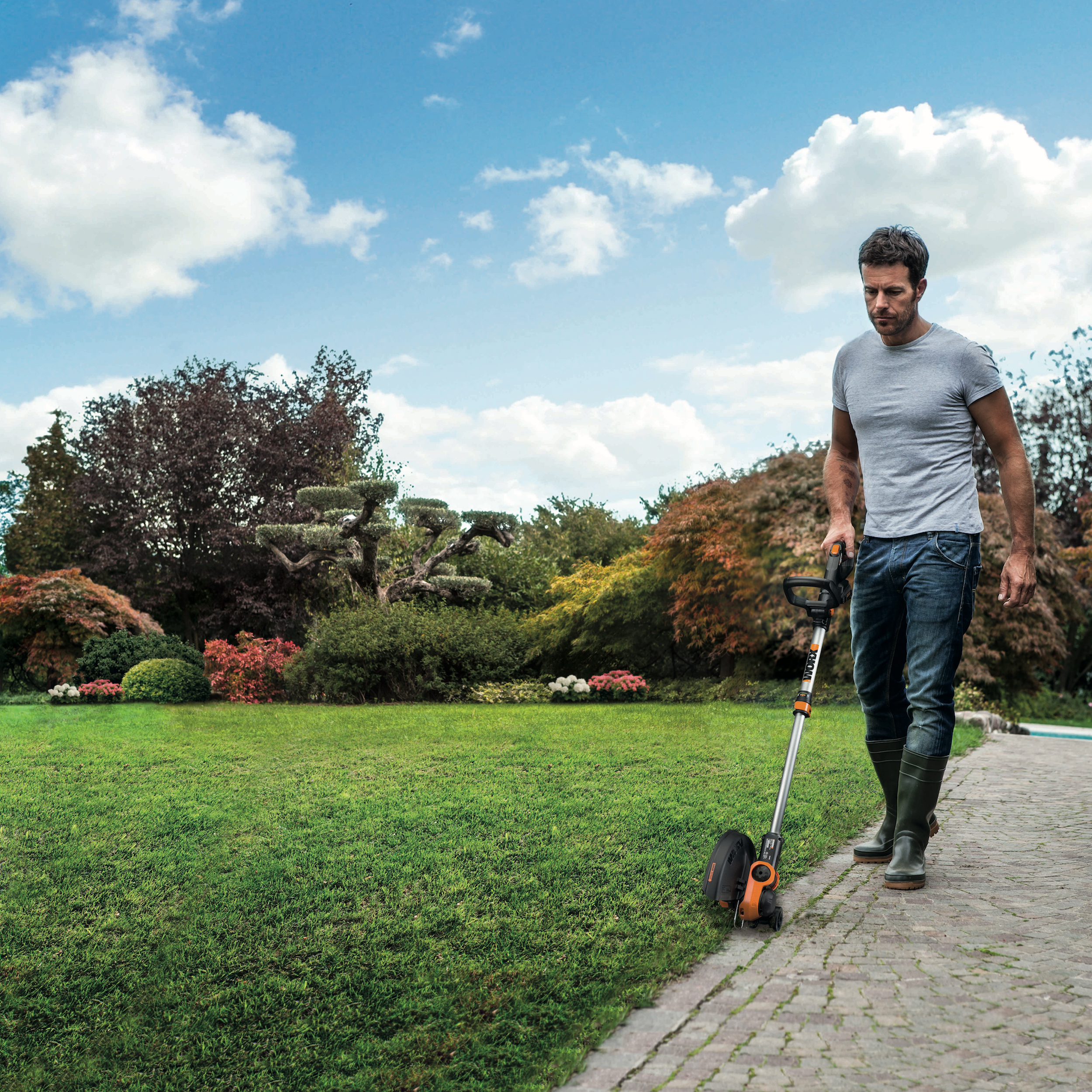 WORX WG163E.1 –​​ Inkl. Li-Ion Akku und Ladestation Akku-Rasentrimmer Orange/Schwarz