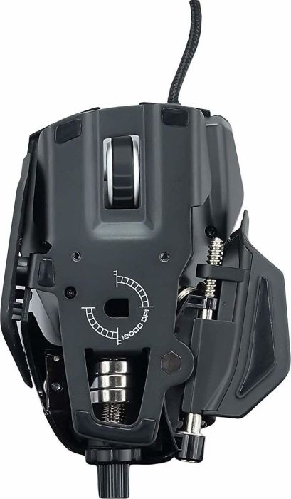 Unterseite einer schwarzen Gaming-Maus mit sichtbaren mechanischen Teilen, Schrauben und DPI-Anzeige.