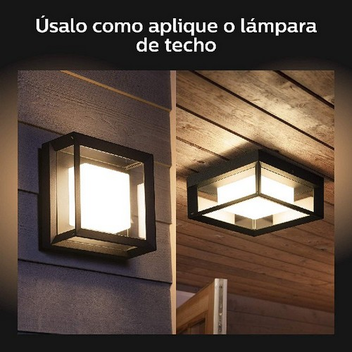 Dos luces exteriores, marcos cuadrados negros, una en una pared, otra en un techo.