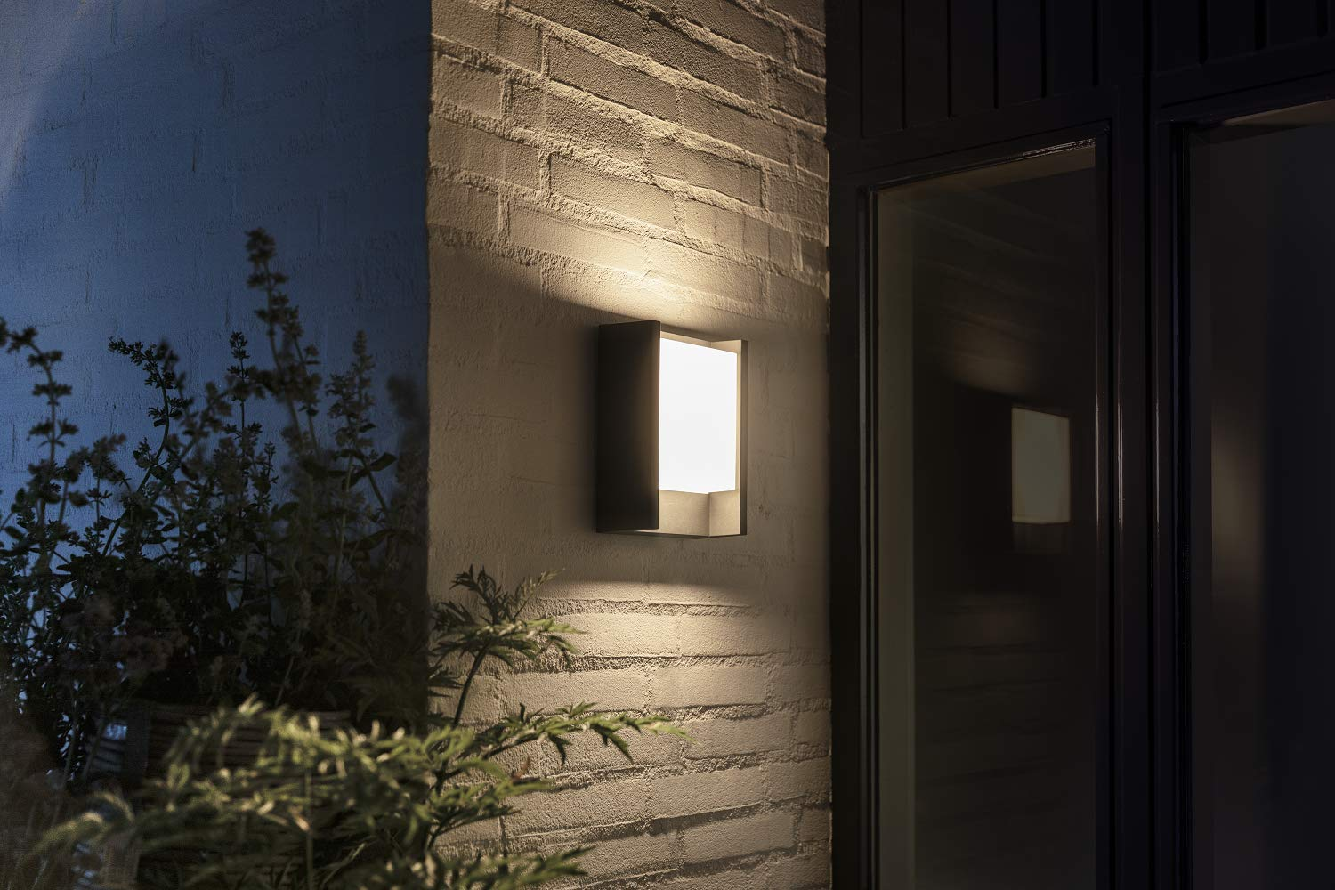 Aplique exterior negro LED inteligente - Philips Hue Fuzo, luz blanca cálida regulable