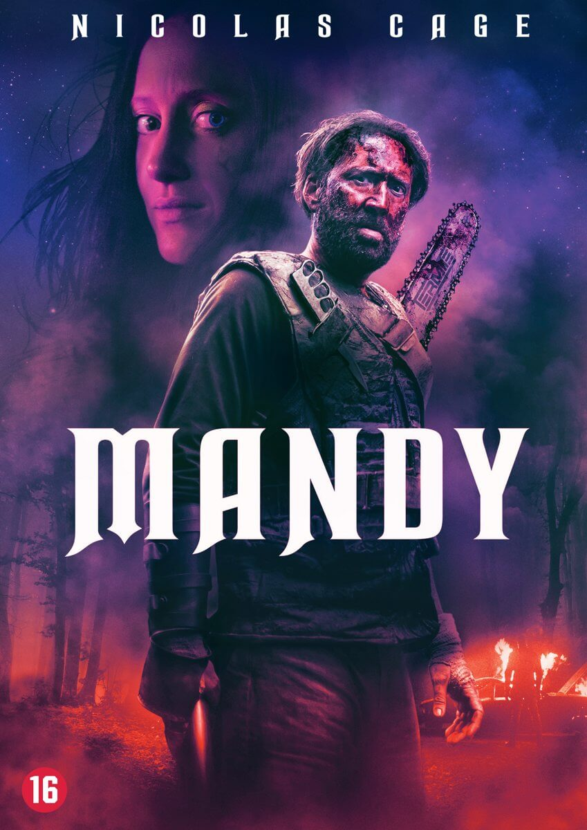 Filmposter van 'Mandy' met Nicolas Cage. Donkere kleuren, vlammen en een vrouwengezicht op de achtergrond.