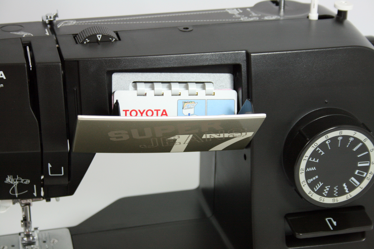TOYOTA Super Jeans 17XL - Nähmaschine (Schwarz)