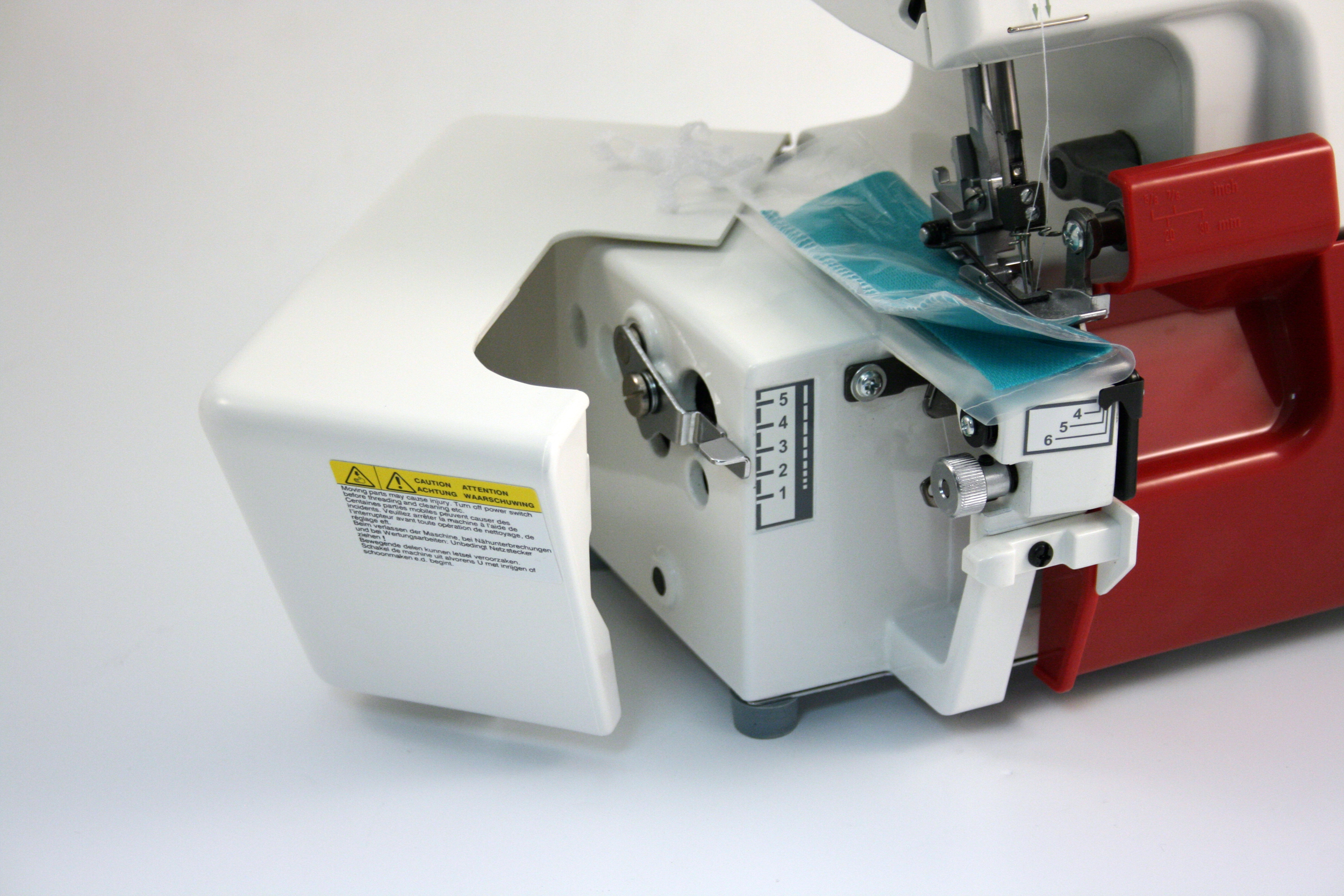 TOYOTA SLR4D Overlock - Macchina da cucire (Bianco/Rosso)