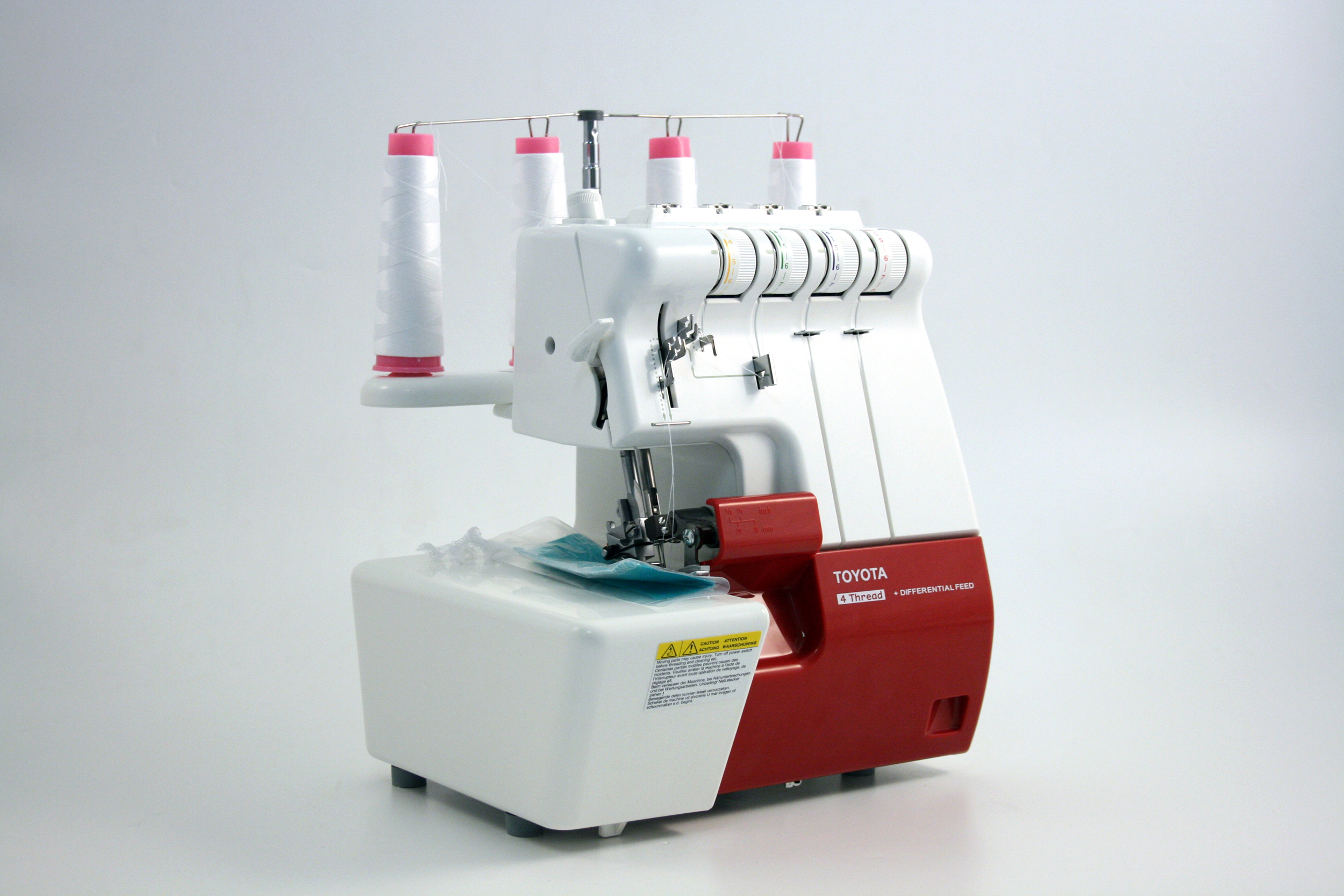 TOYOTA SLR4D Overlock - Macchina da cucire (Bianco/Rosso)