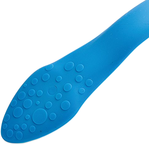 Közeli felvétel egy kék talpbetétről, kör alakú dudorokkal. A talpbetét fehér háttéren van. A forma ívelt és ergonomikus.