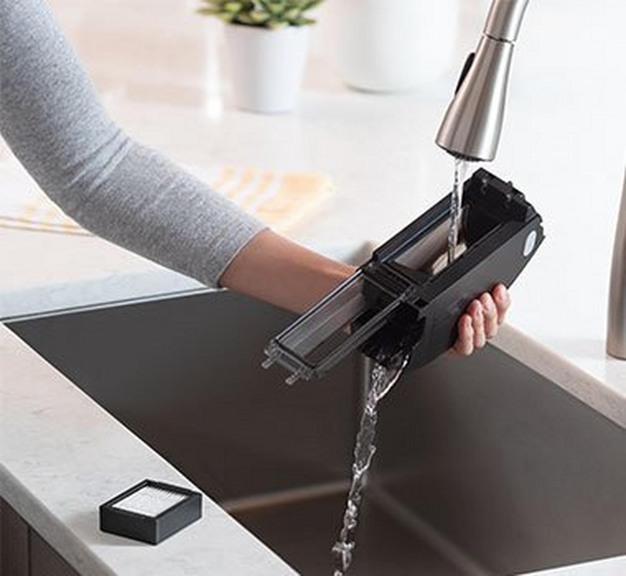 IROBOT Roomba i7+ (i755840) Robotporszívó