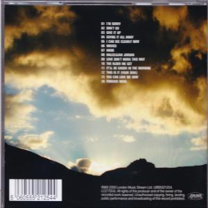 Dos du CD avec liste des titres sur fond de ciel nuageux. Texte en blanc et noir.