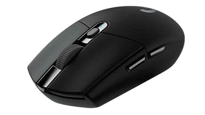 Kaydırma tekerleği, düğmeleri ve logosu olan siyah kablosuz fare. Beyaz zemin. Şık tasarım.