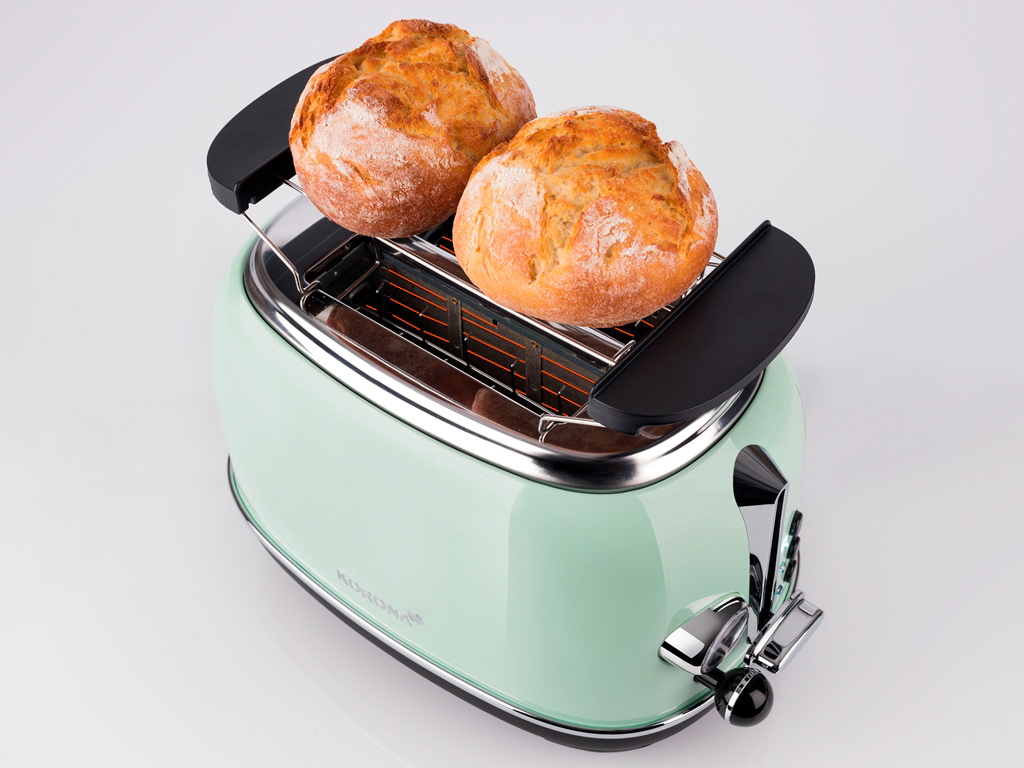 Zwei runde, knusprige Brötchen auf einem mintgrünen Toaster.