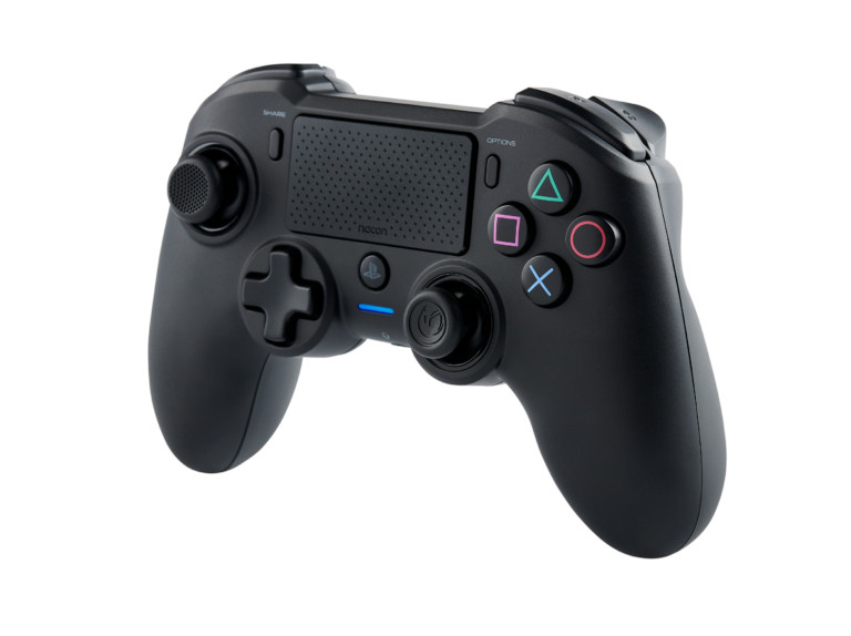 Zwarte gamecontroller op een getextureerd oppervlak.