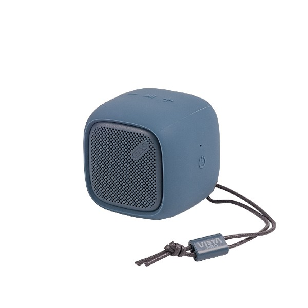 Un altavoz cúbico azul con una etiqueta Vista Pro y un cordón adjunto.