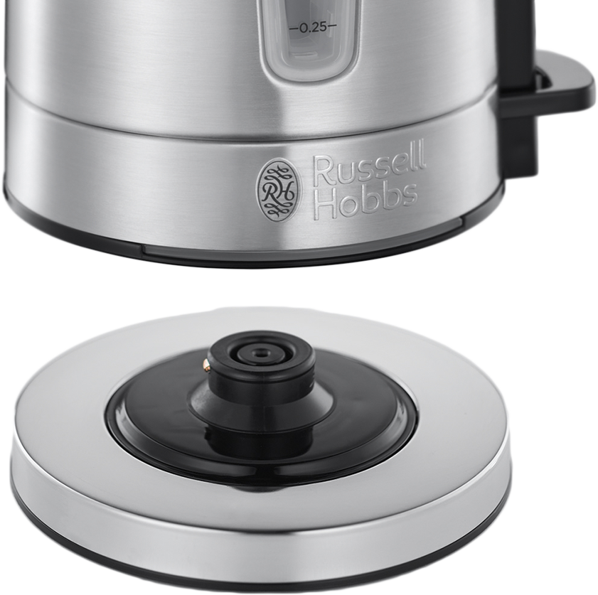 Közelkép egy ezüst Russell Hobbs vízforralóról, leválasztott talppal. A logó látható.