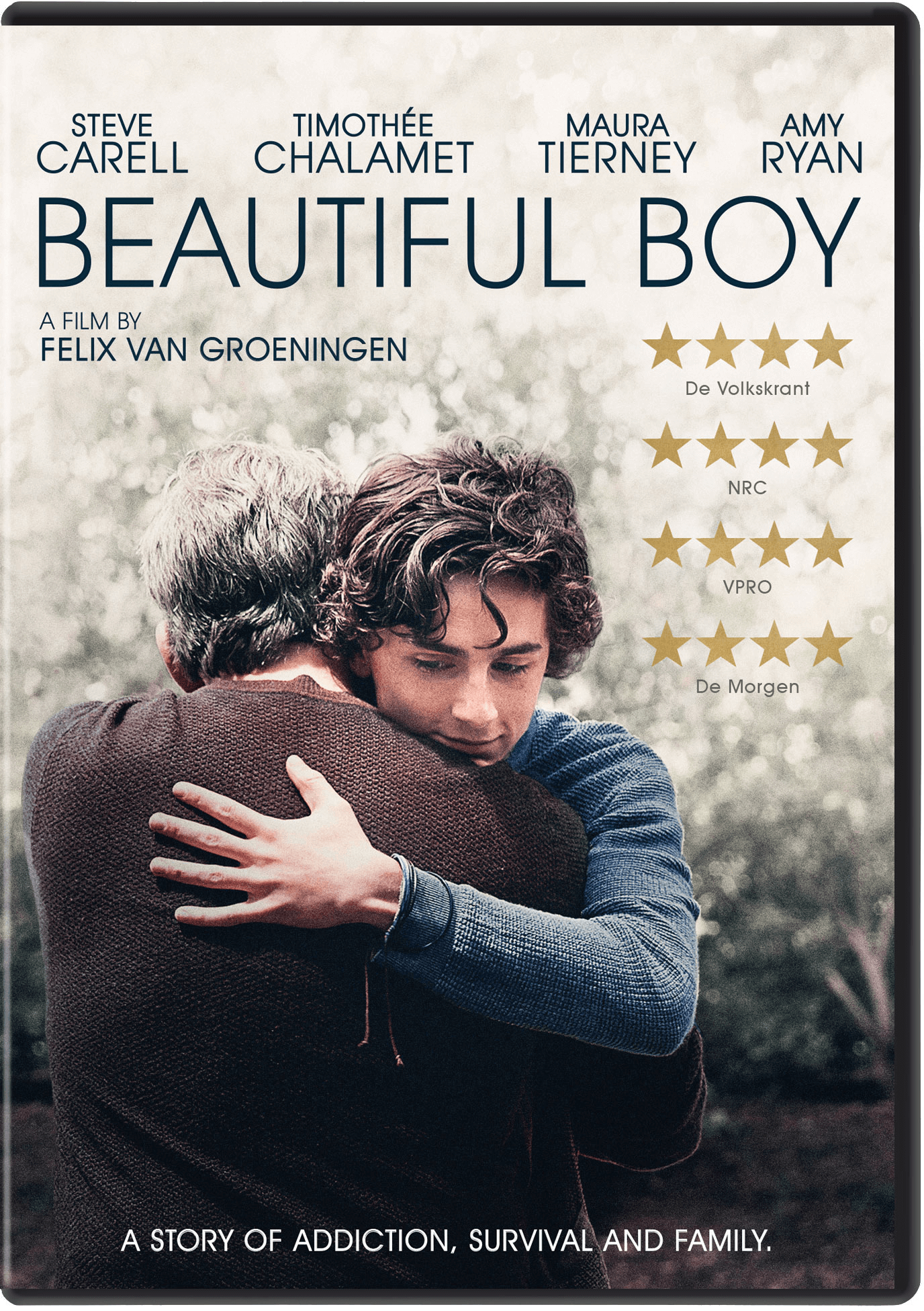 Filmposter van 'Beautiful Boy'. Twee mannen omarmen elkaar. Namen van acteurs bovenaan. De film is van Felix van Groeningen.