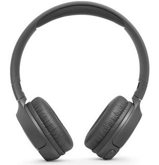 Un par de auriculares grises, vista superior, fondo blanco.