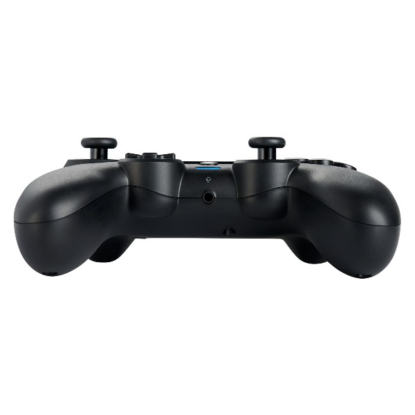 Un mando de juego negro con dos joysticks y botones. Fondo blanco.