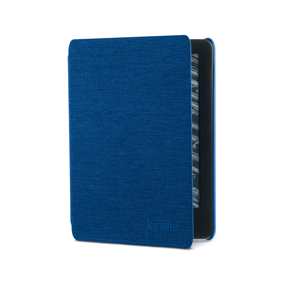 Ein Kindle E-Reader in einer blauen Stoffhülle, teilweise geöffnet, mit Bildschirm.