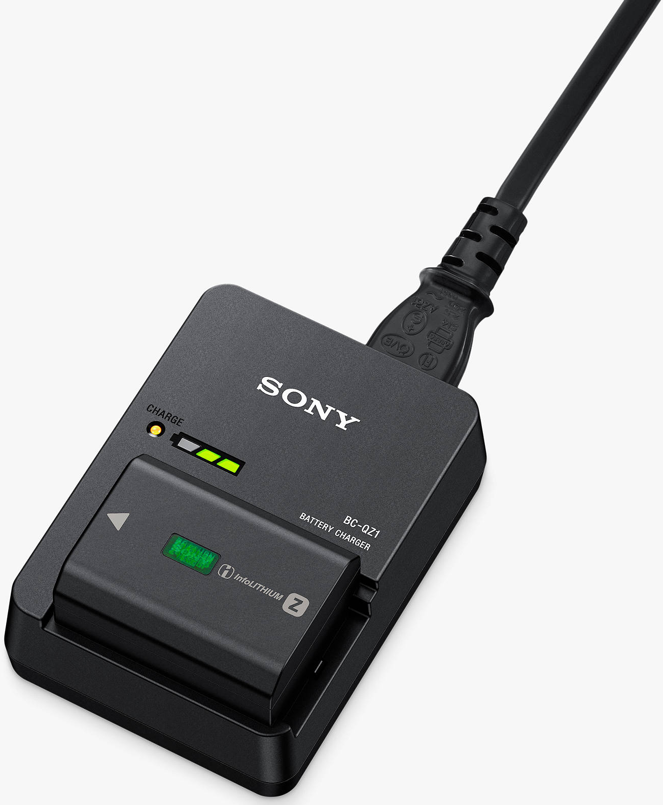 Ein schwarzes Sony-Batterieladegerät mit eingelegtem Akku und Kabel.
