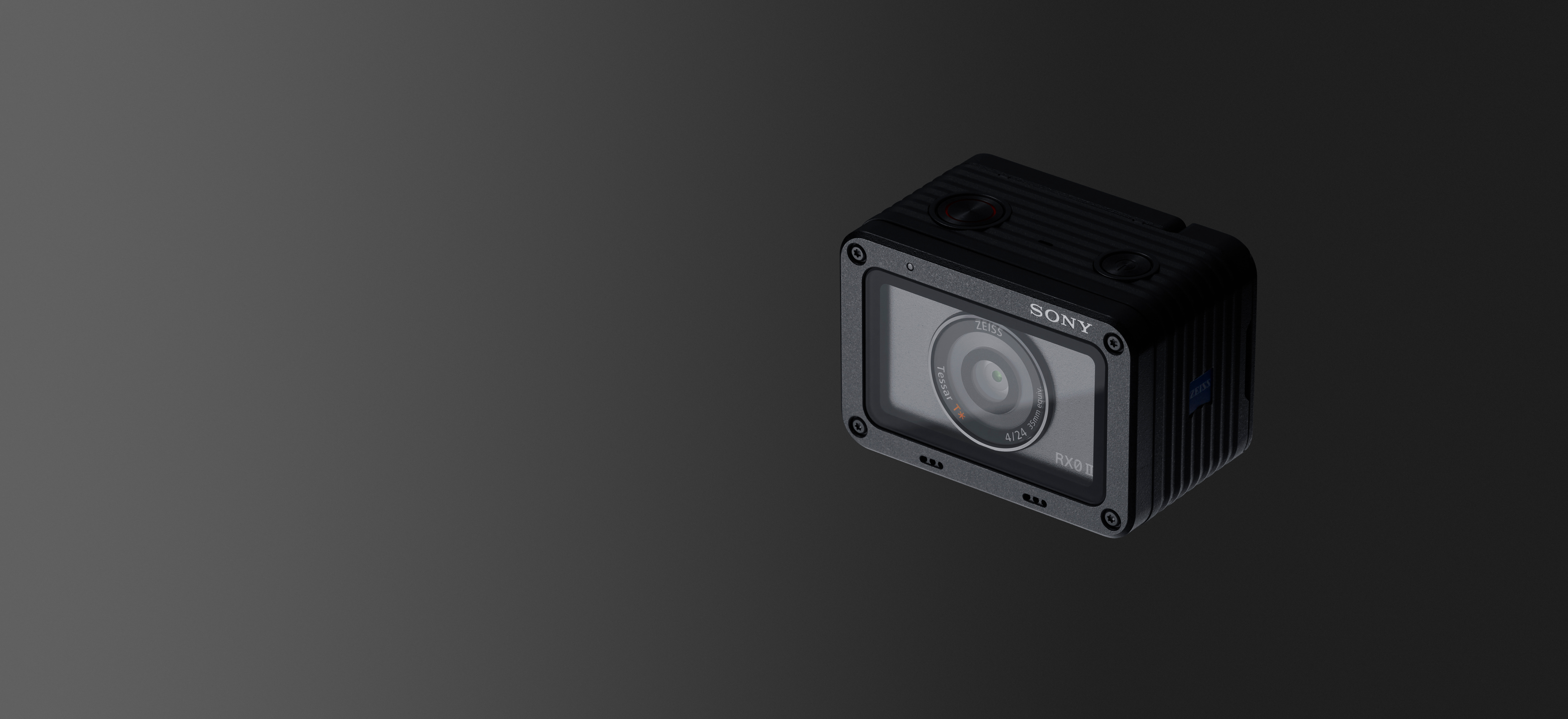 Une petite caméra d'action noire sur fond sombre, avec la marque 'SONY' visible.